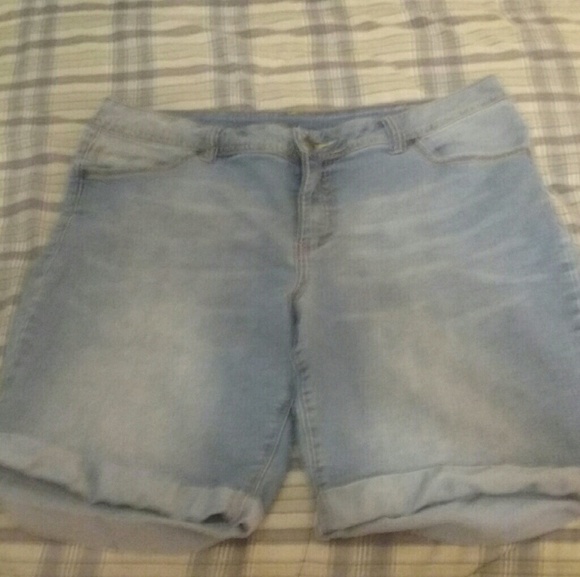 Jean shorts - Picture 1 of 3